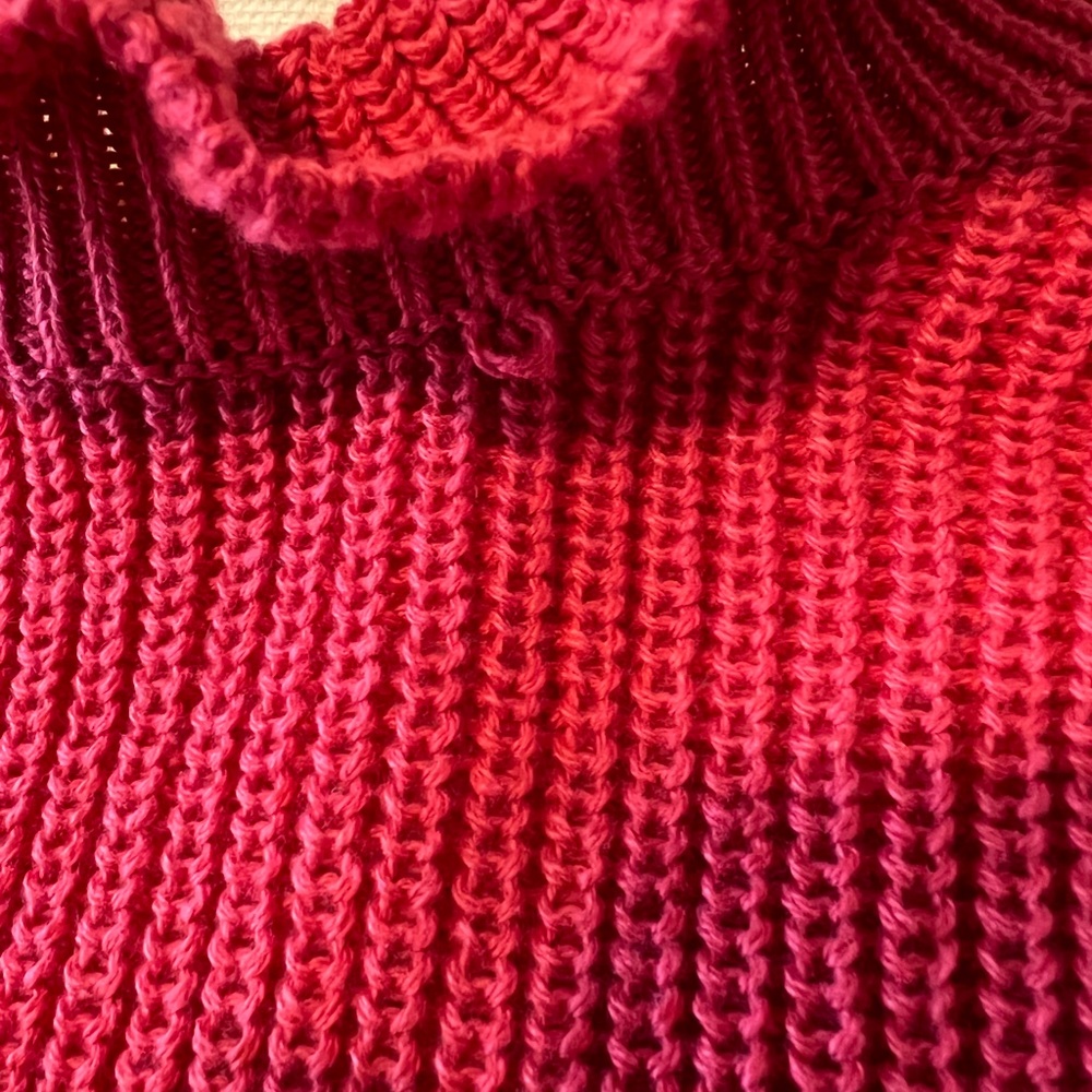 3/$30 H&M Raspberry Ruffle Knit Top | Size M - Picture 6 of 6